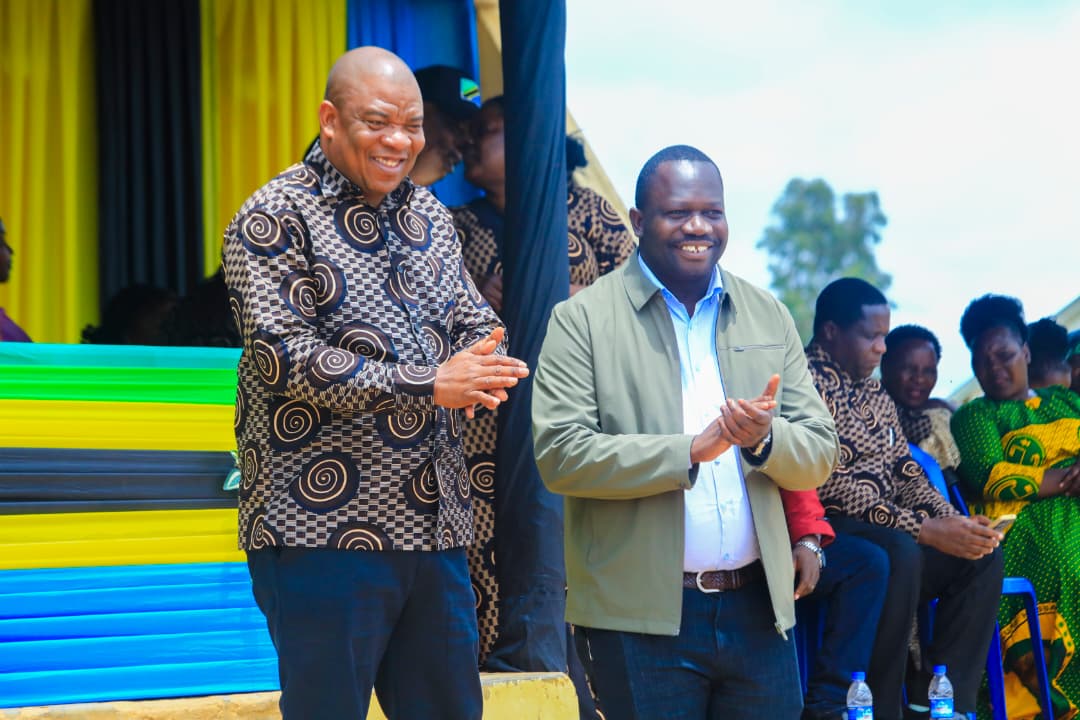 RC NJOMBE AONYA MATUMIZI MABAYA YA MITANDAO KWA WAZAZI